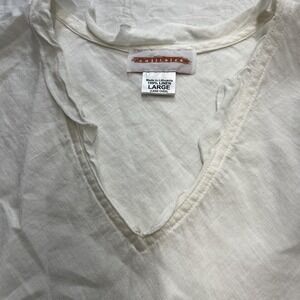 solitaire womens Linen top‎ L White V Neck Ruffle Romantic